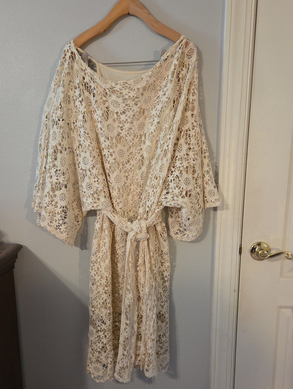 VENUS Womens Cream Crochet Lace Dress with Tie Waist - Sz M